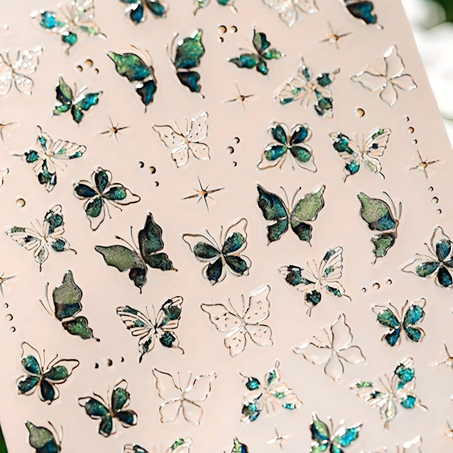 Sticker 5D per Nail Art – Frammenti Iridescenti con Farfalla AD 02